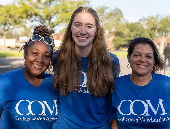 Three diverse COM students