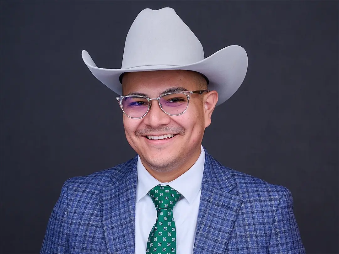 Headshot Photo of Adrian Caraves