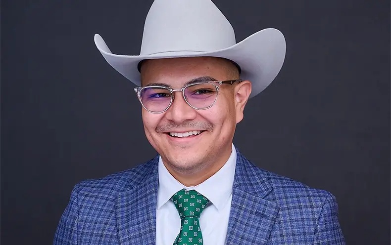 Headshot Photo of Adrian Caraves